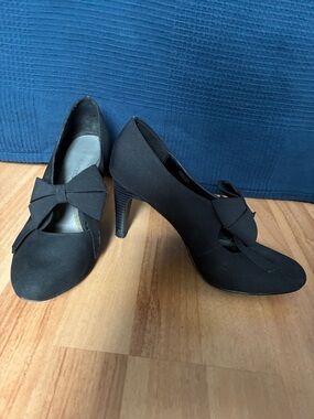 Ann Marino Black Bow Accent High Heel Pumps